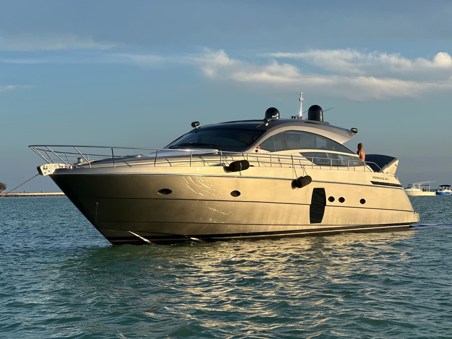 Pershing 64
